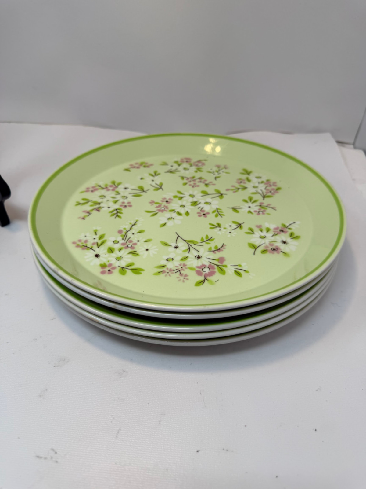Mikasa Colormates Chinoise C44402 10 7/8″ Dinner Plates – Set of 5
