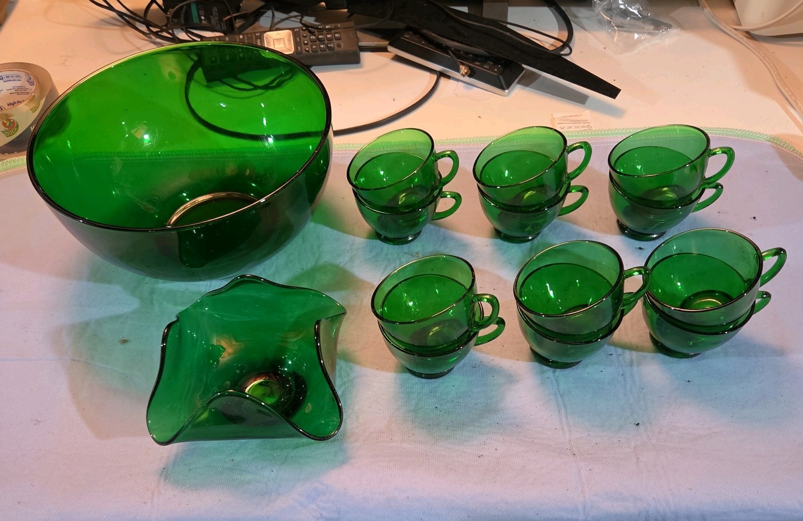 Vintage Anchor Hocking Emerald Green Punch Bowl Set With 12 Cups