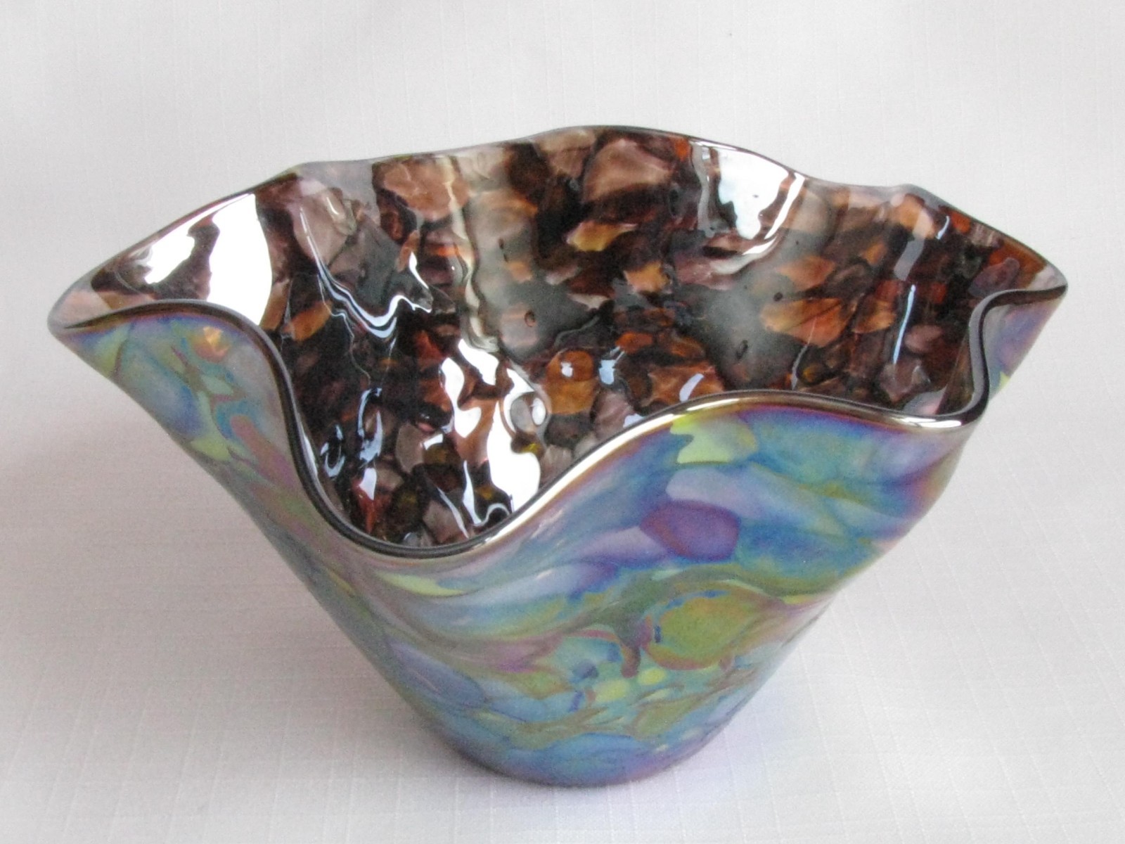 GLASS EYE STUDIO Ruffled Bowl Dish PURPLE GREEN BLUE Iridescent CARNIVAL Mosaic