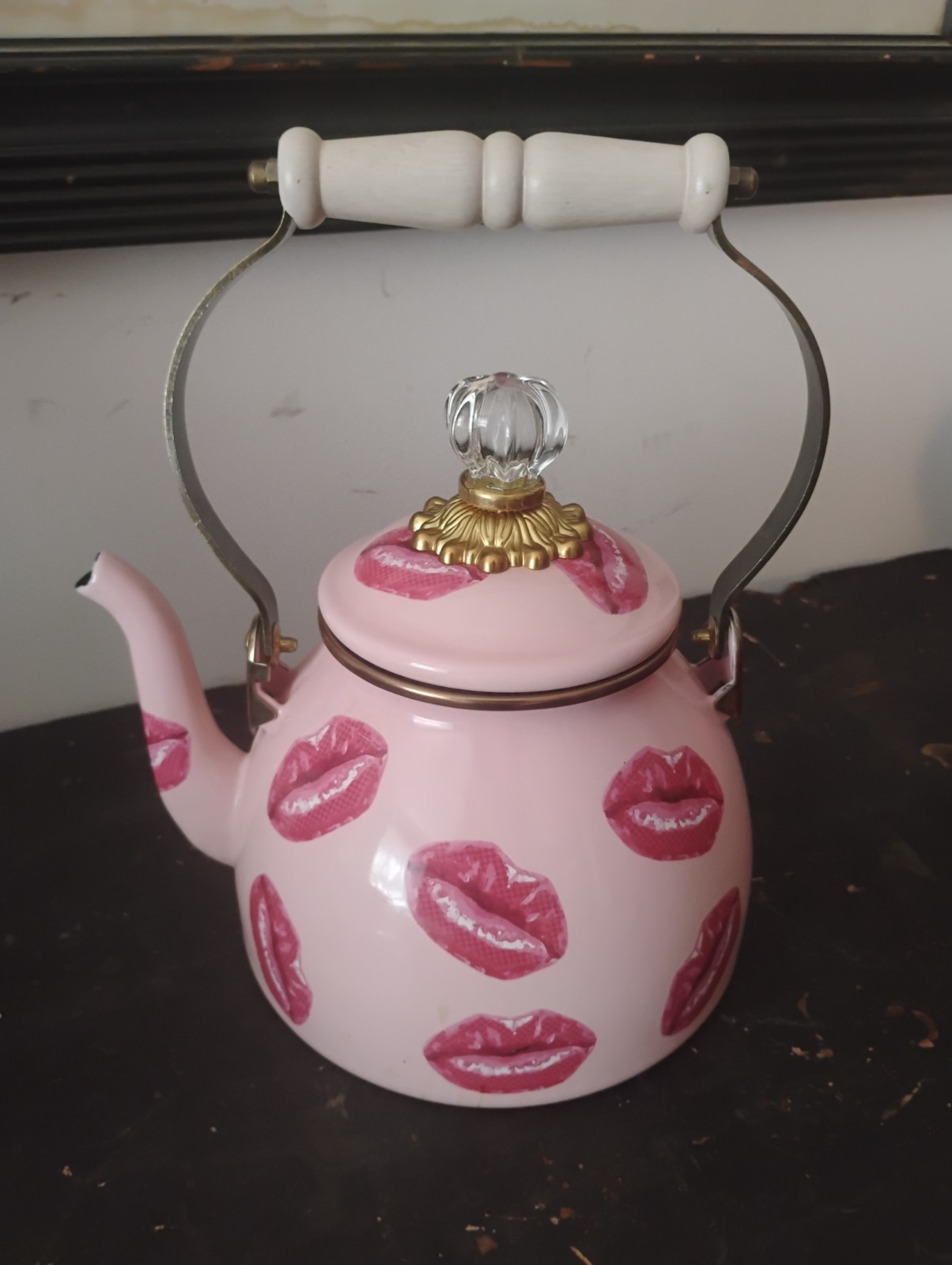 MacKenzie- Childs Kiss Me 2Qt Tea Kettle RARE RETIRED, HARD TO FIND