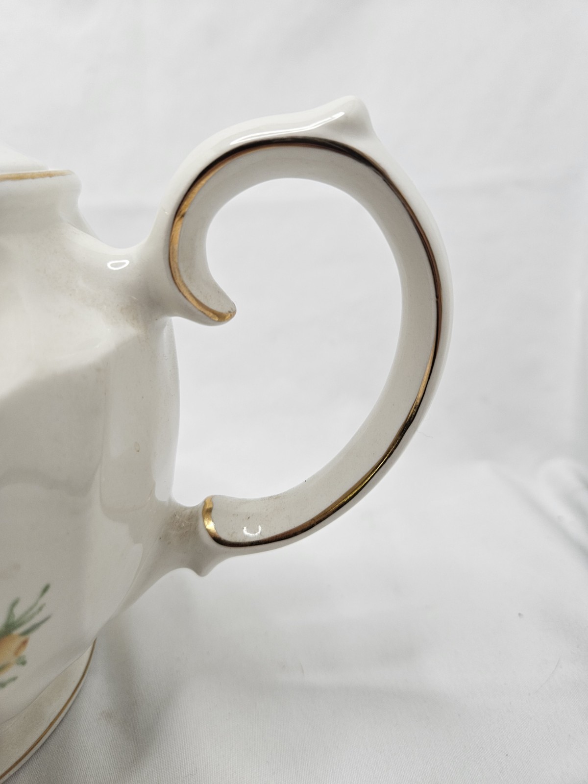 VINTAGE Windsor Bone China Swirled Pink Yellow Red Roses Teapot Made In ENGLAND