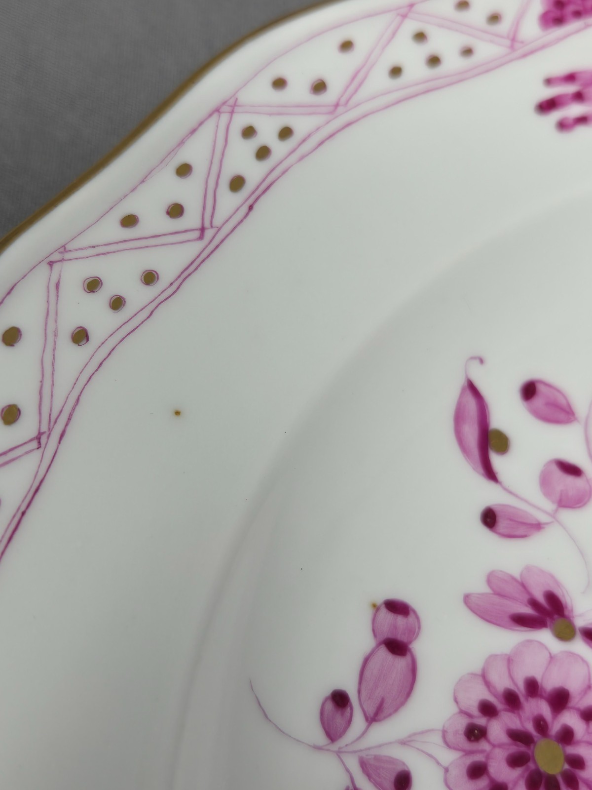 Set of 6 Meissen Hand Painted Pink Puce Indian & Gold 10 1/8 Inch Plates