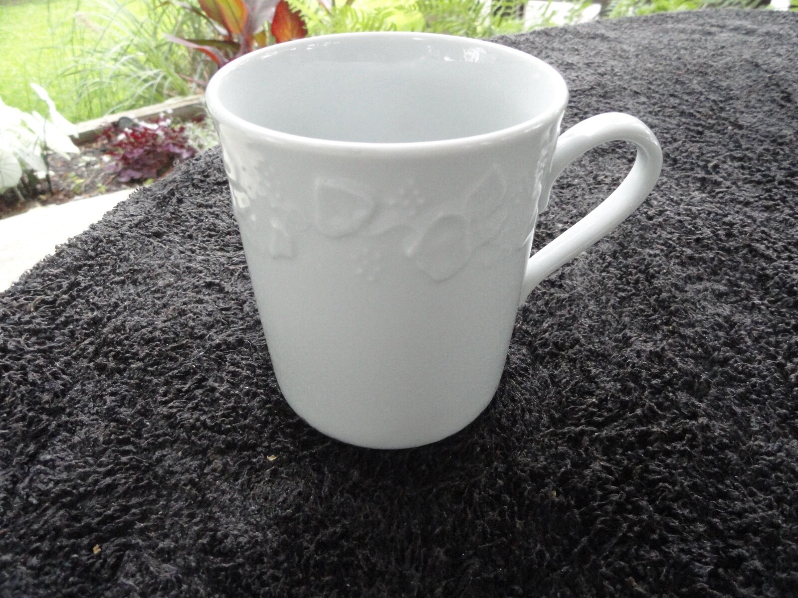 Dansk Ivy Embossed Fruit and Leaves Pure Solid All White Mug