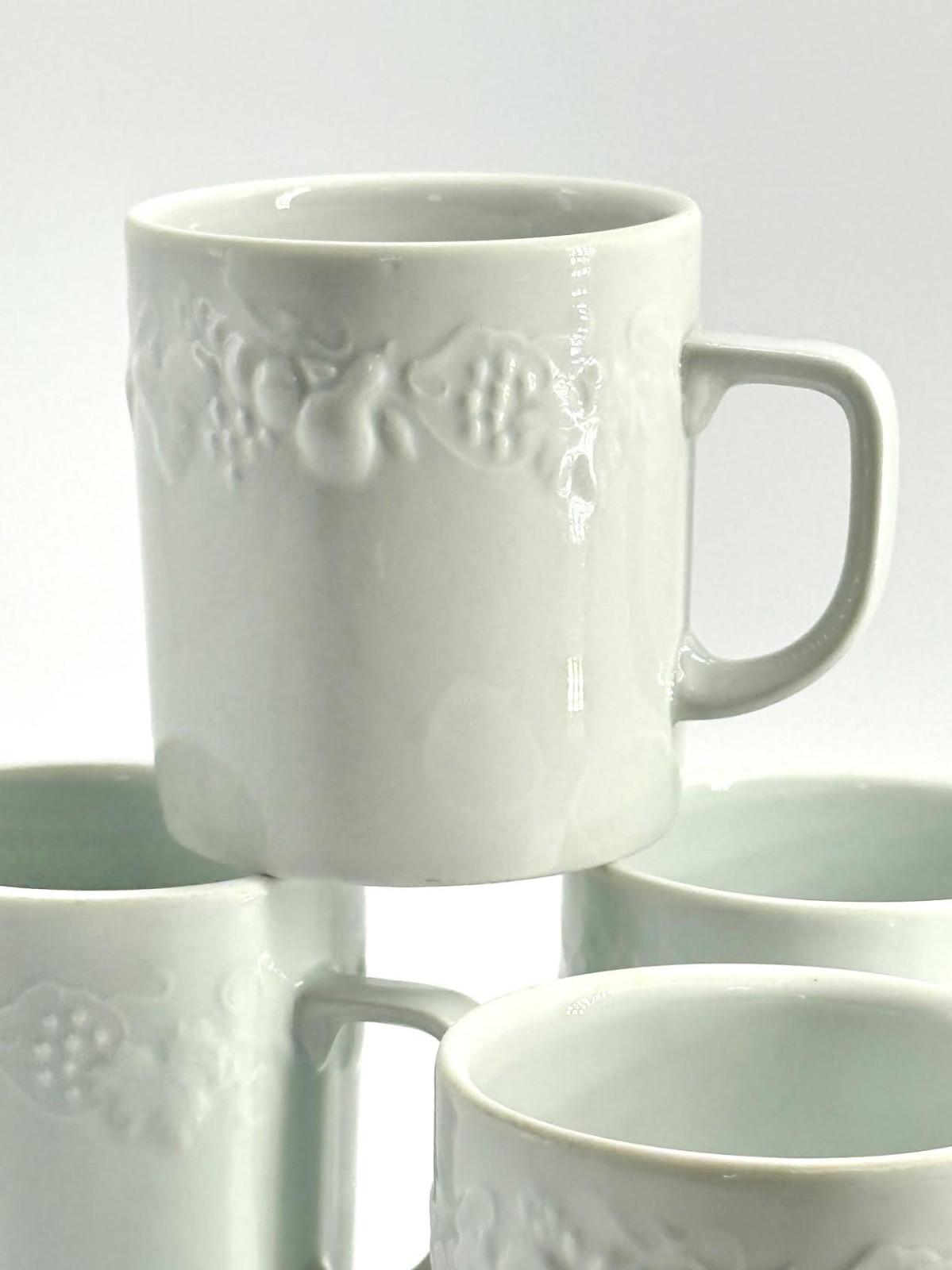 Set 4 Mugs Phillipe Deshoulieres France California (Blanc de Blanc) White