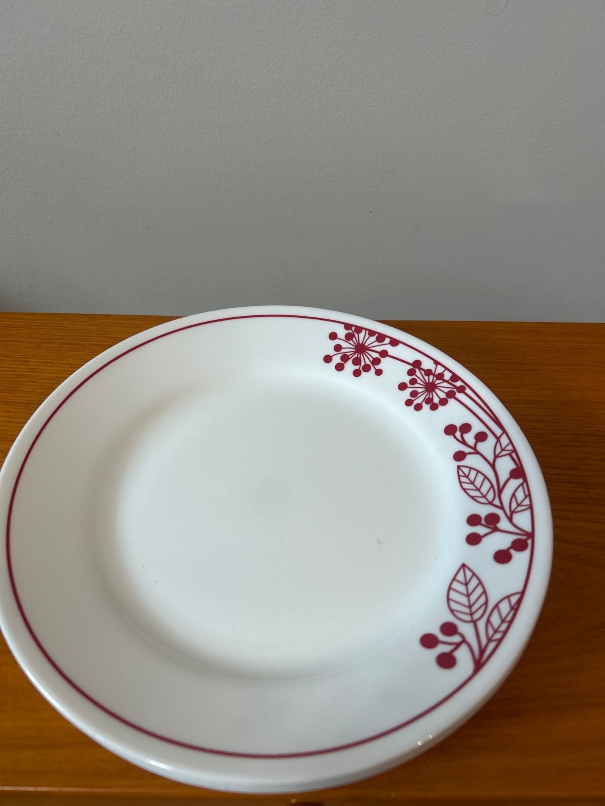 Corelle BERRIES AND LEAVES 8 1/2” Luncheon Salad Plates Set of 4 Discontinued