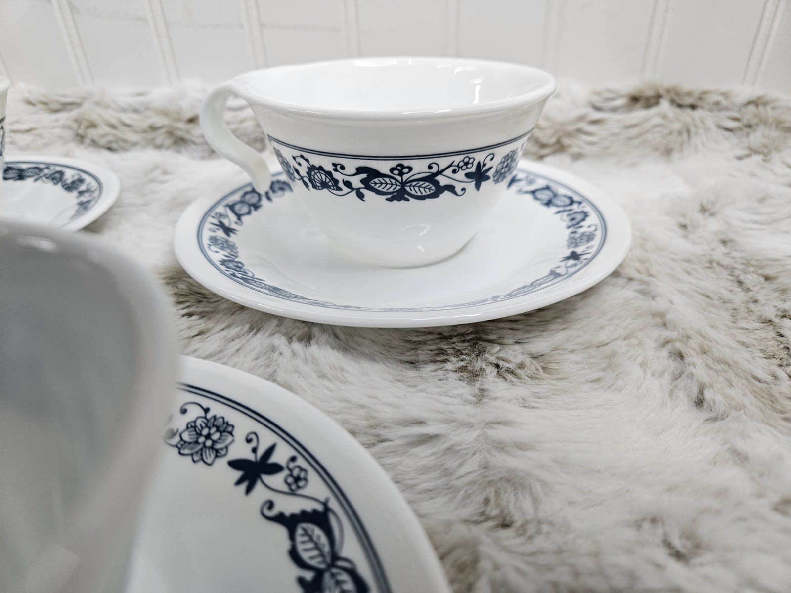 Vintage Corelle Old Town Blue Onion Set of 4 Hook Handle Cups & Saucers Mugs USA