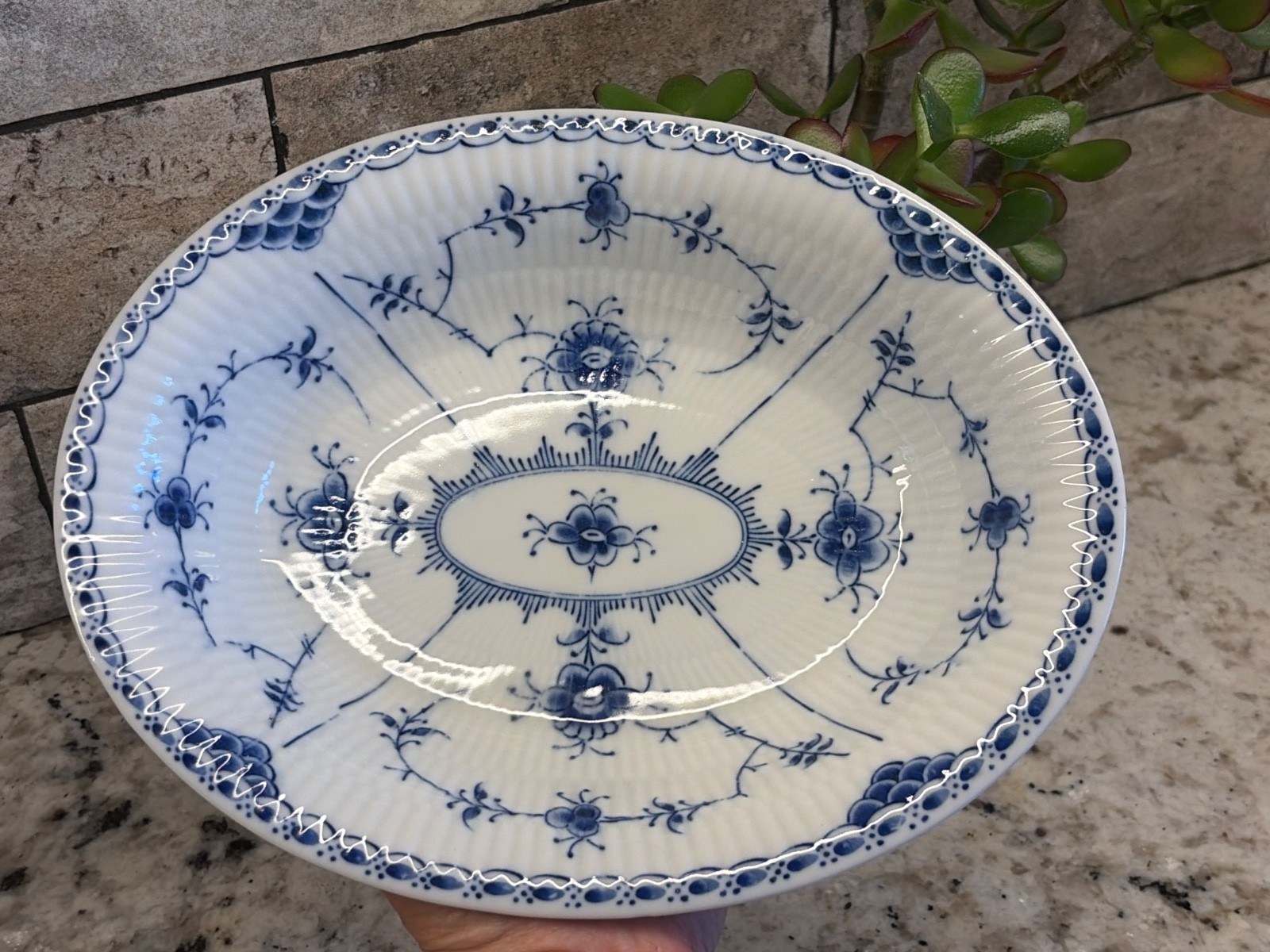 Vintage New LIPPER AND MANN BLUE FJORD OVAL SERVING Fluted BOWL 10 1/4″ x 7 7/8″