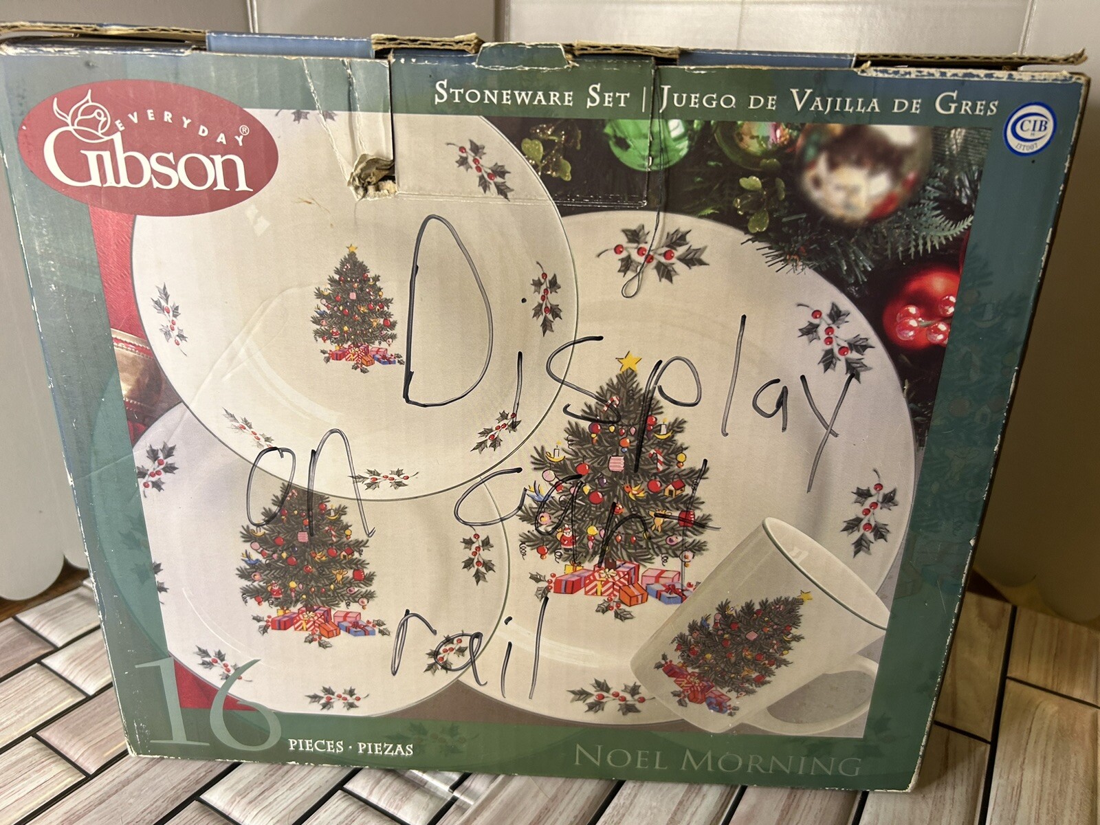 Everyday Gibson 15pc Noel Morning Durable Stoneware Set-2006-Service for 4-Used