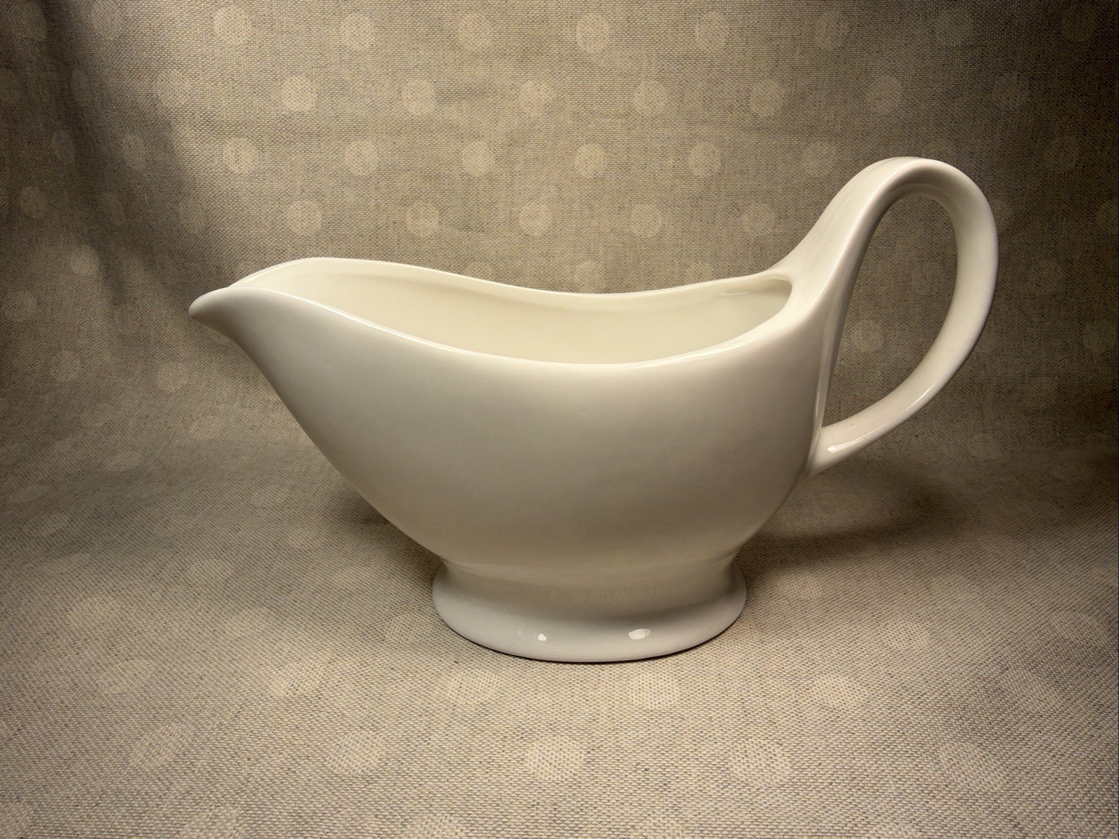 White Elegant Simple Dining Gravy Boat 16 Oz