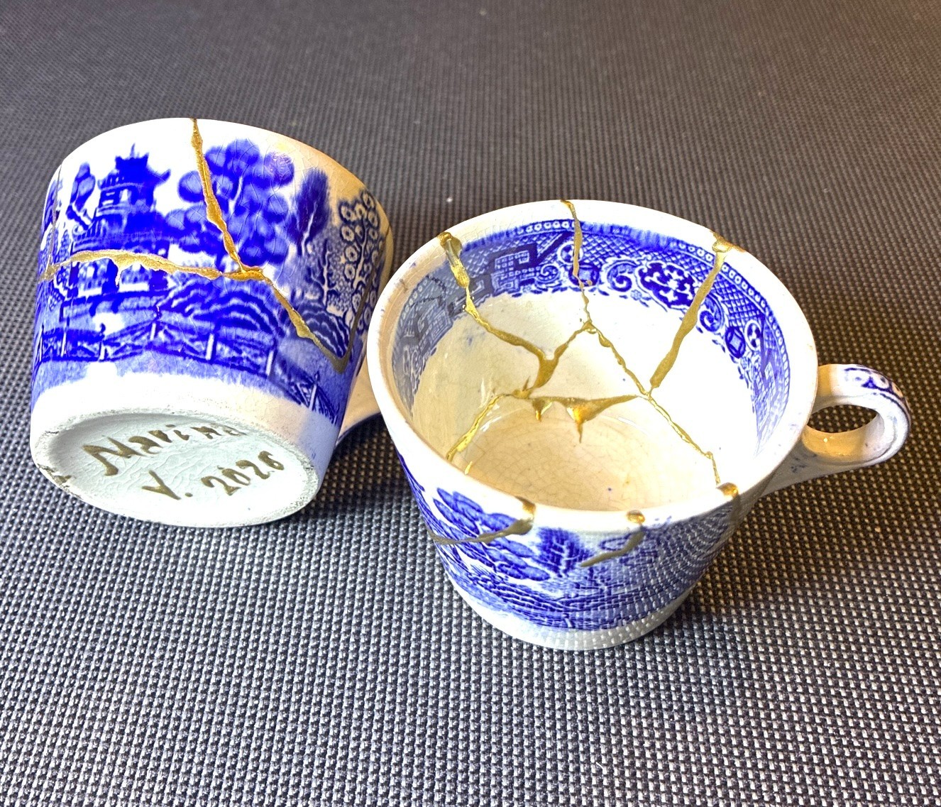 KINTSUGI WABI JAPANESE BLUE WILLOW ANTIQUE PORCELAIN 1910 SET OF 2 CUP HAND MADE