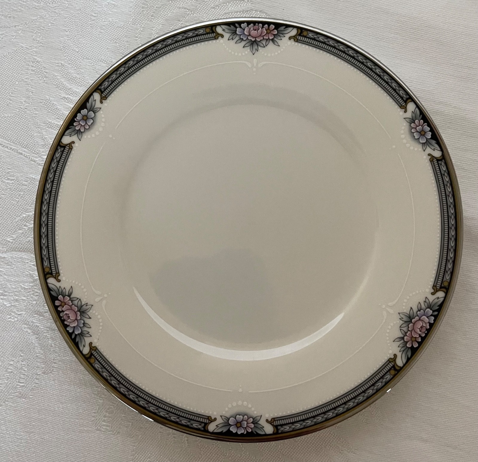 Retired! Noritake HALIFAX – Set of 8 Bread and Butter Plates