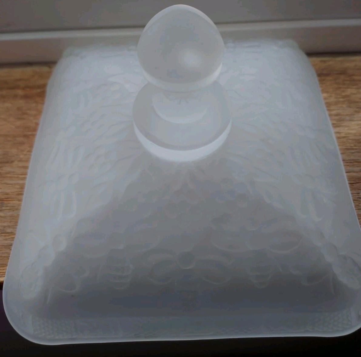Indiana Glass Tiara Honey Bee Hive Box FROSTED Candy Dish LID ONLY Read Descript