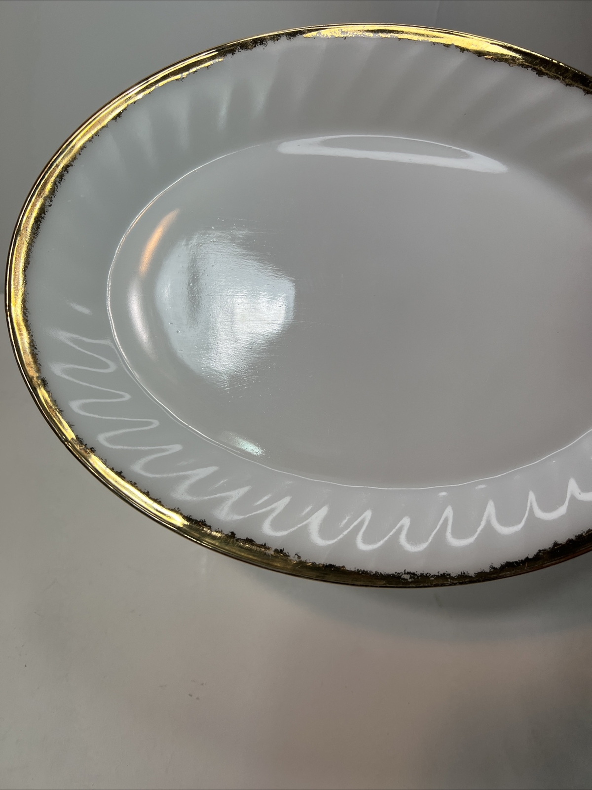 VTG ANCHOR HOCKING FIRE KING WHITE SWIRL GLASS PLATTER with GOLD TRIM