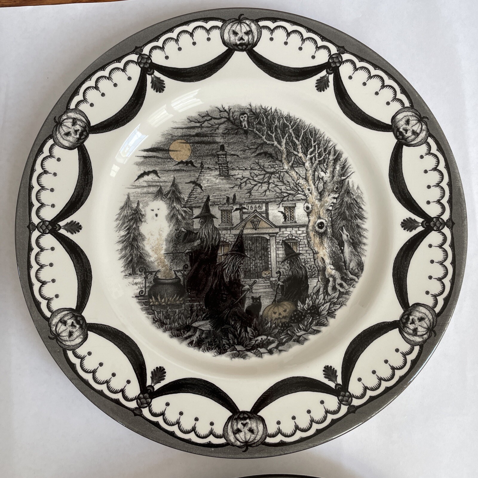 Royal Stafford Halloween Wicked Witches Coven Spell Cat Dinner Plates set 4 RARE