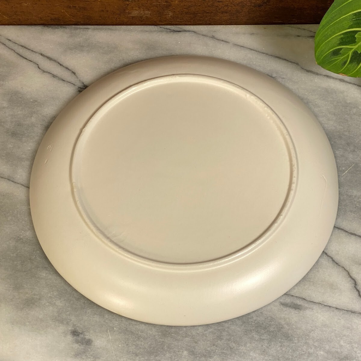 Vintage Japanese White Ivory Stoneware 9″ Divided Round Plates ~ Set of 6