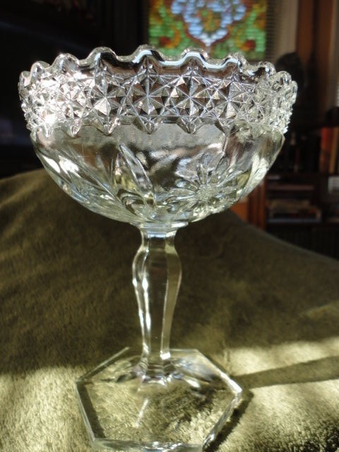 US Glass Co Floral & Diamond Pedestal Bowl Compote 5-1/2 in tall Vintage