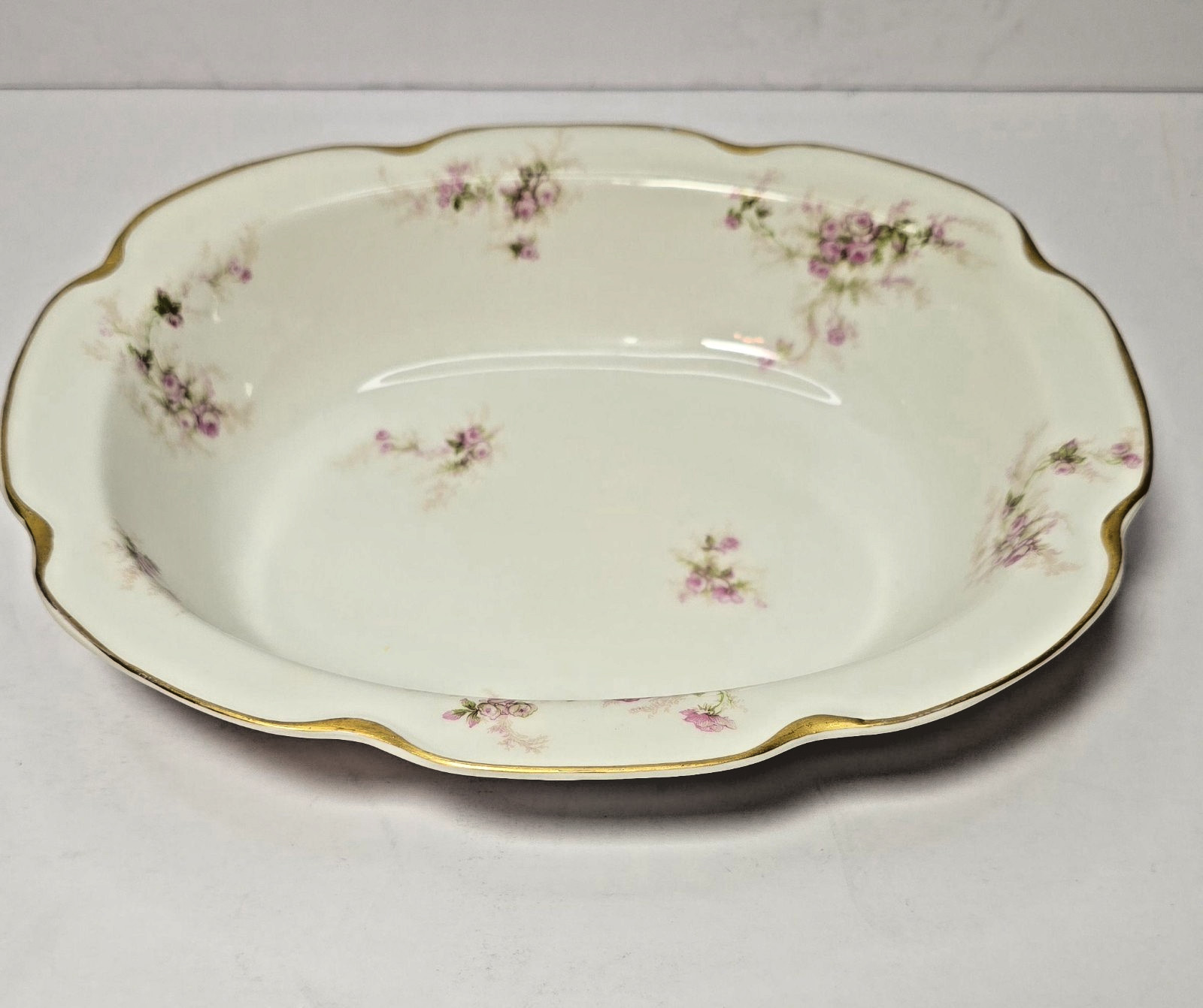 Haviland Limoges Oval Serving Bowl – Scalloped Edges – Gold Trim 9.25″ × 7.5″