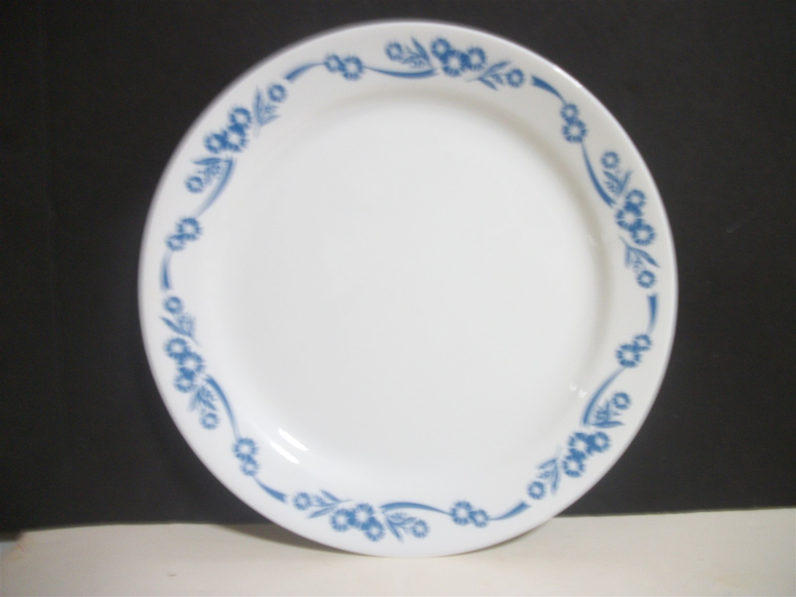 4 Corelle Blue Cornflower Dinner Plates 10 1/4″ by Corning