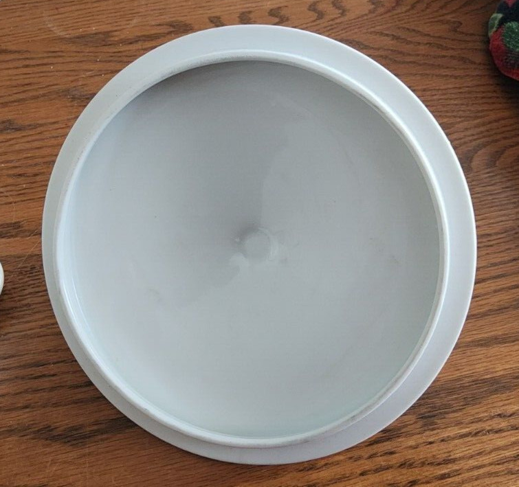 Elington Casserole 2 qt. Covered Wade Fine Porcelain White Blue Platinum Trim !