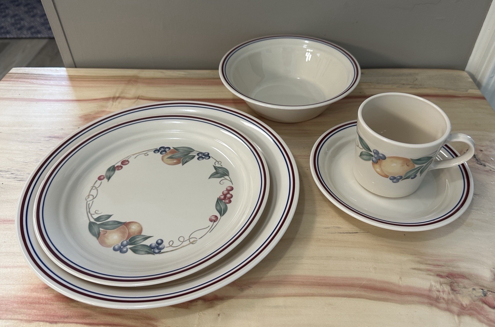 Corelle Abundance Fruit Dinnerware Set Service for 6 – PLUS Platter – 31 piece