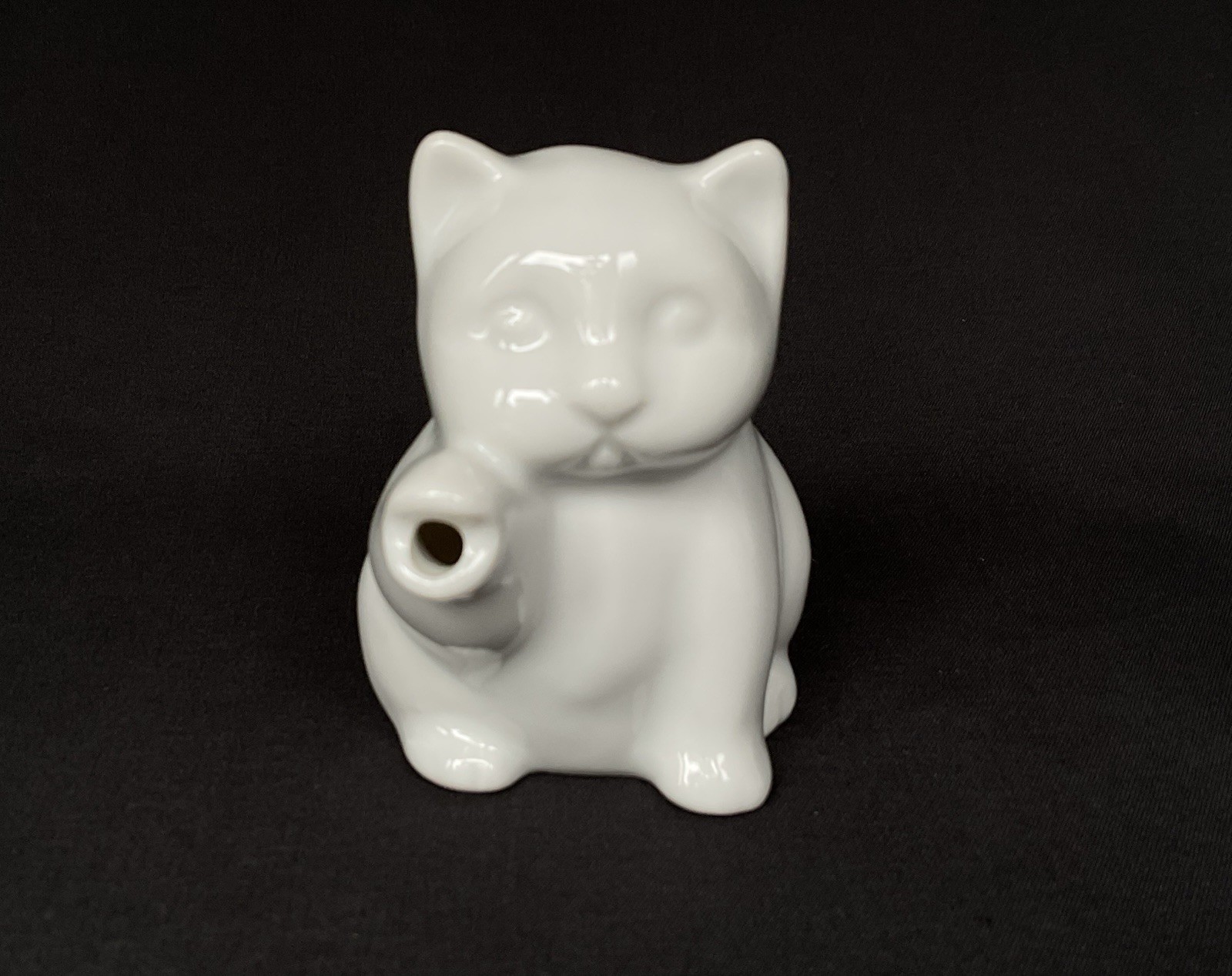 Porcelain Mini Cat Creamer Pitcher 3 Inches White Kitty HIC JAPAN Paw Spout