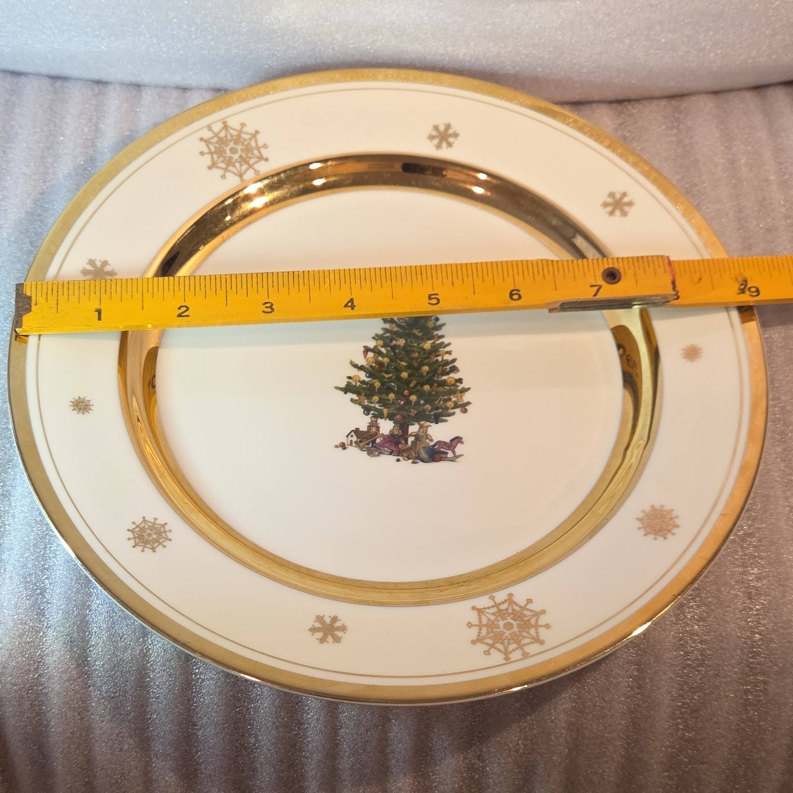 Christmas Tree & Snowflake Gold Rim Ceramic Decorative Plate 9″ Round 1992