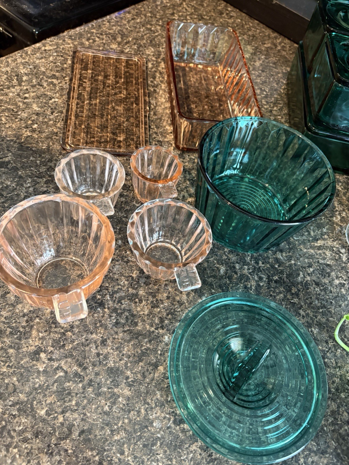 Vintage Jeannette Glass – princess pink and ultra marine with disnctve rib patt