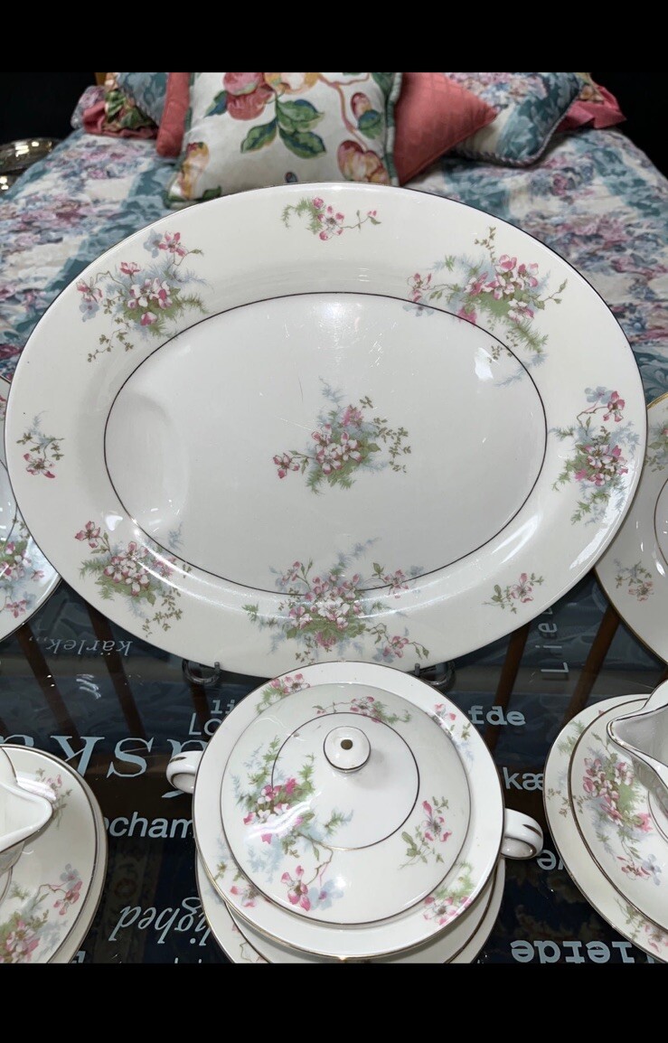 Theodore Haviland New York Apple blossom. Manufactured in the 1930s