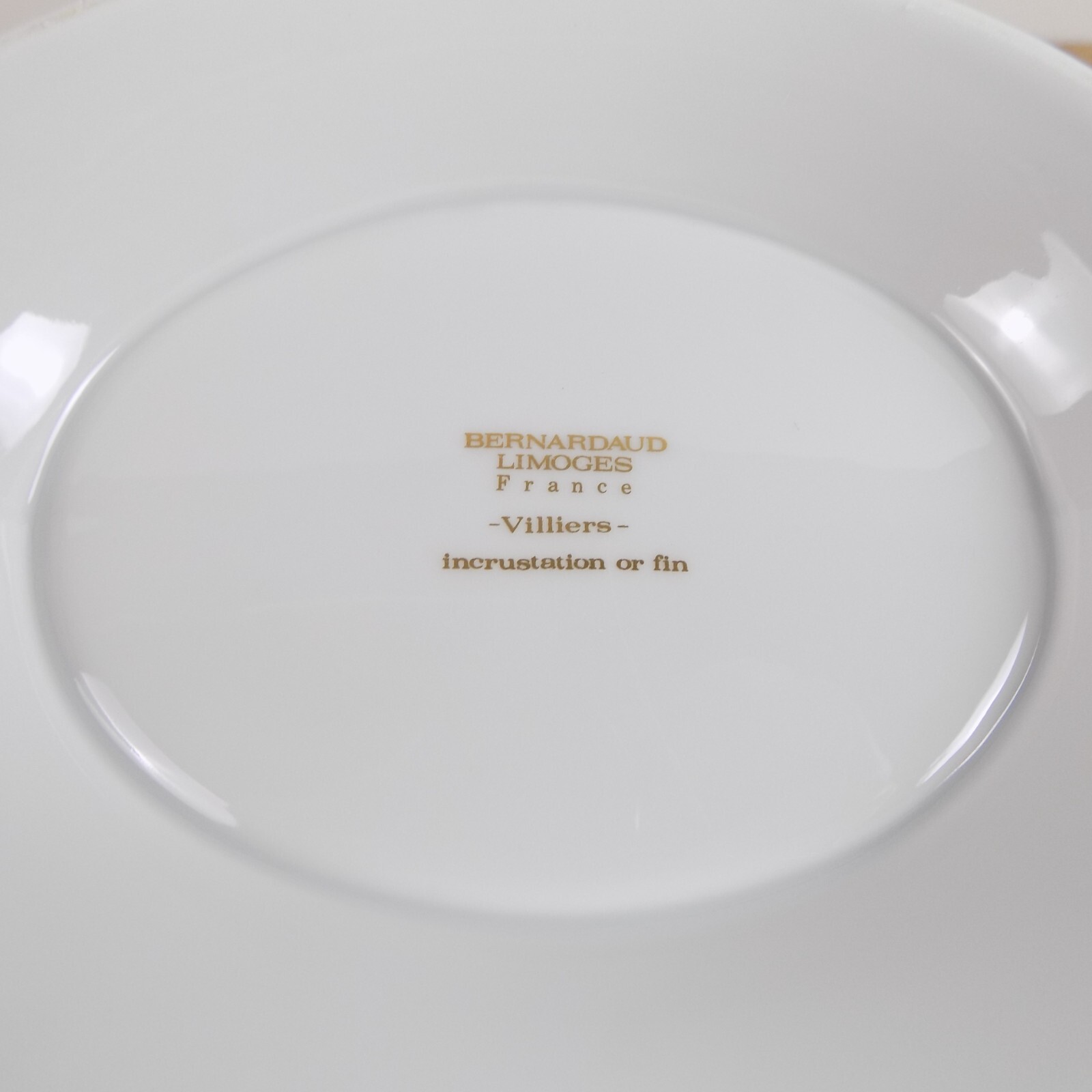 Bernardaud Limoges Villiers Lidded Serving Bowl Incrustation or fin Gold Band