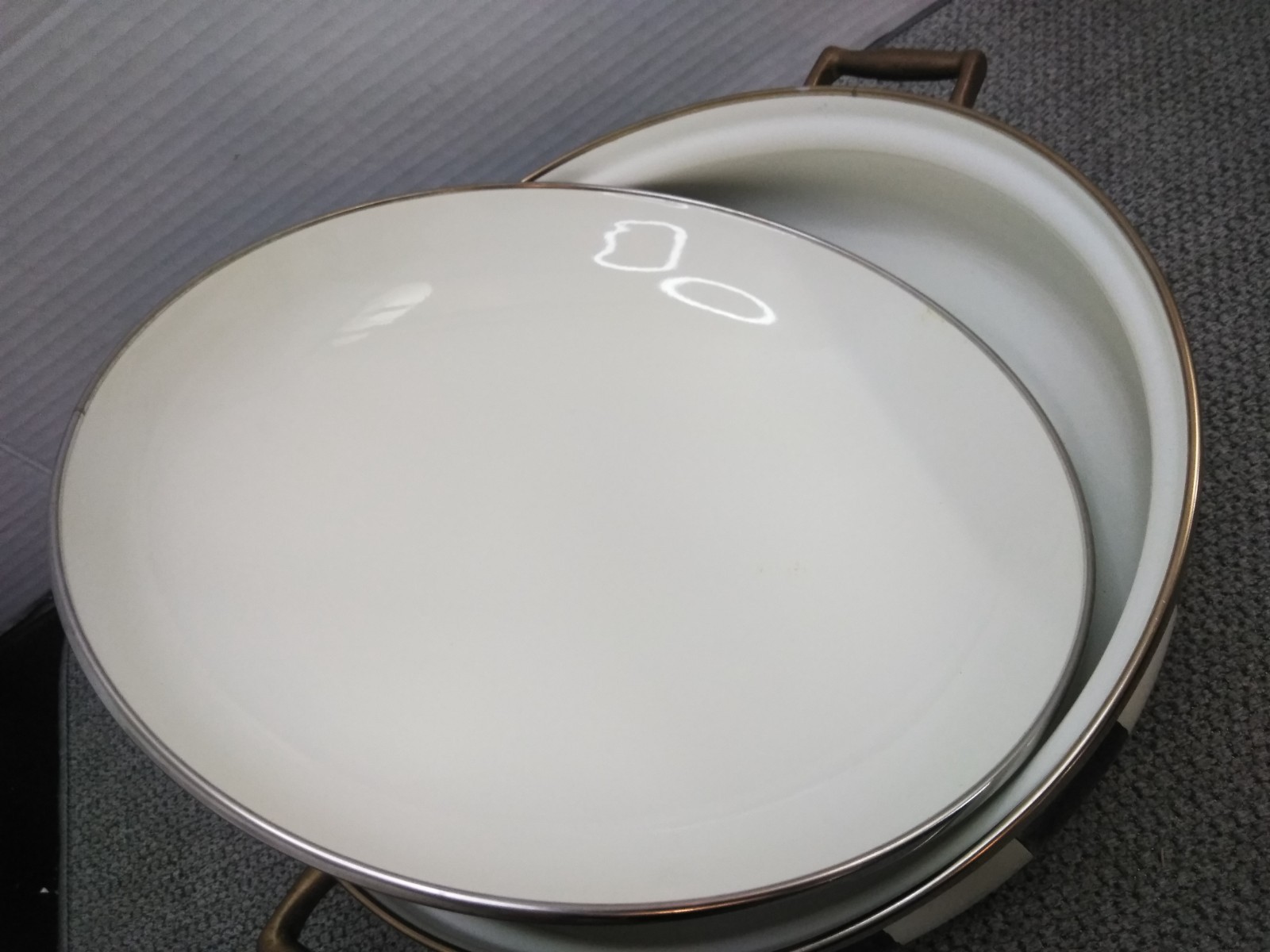 Mackenzie Childs Courtly Check Covered Casserole Handles 3 Quart Enamel (READ)