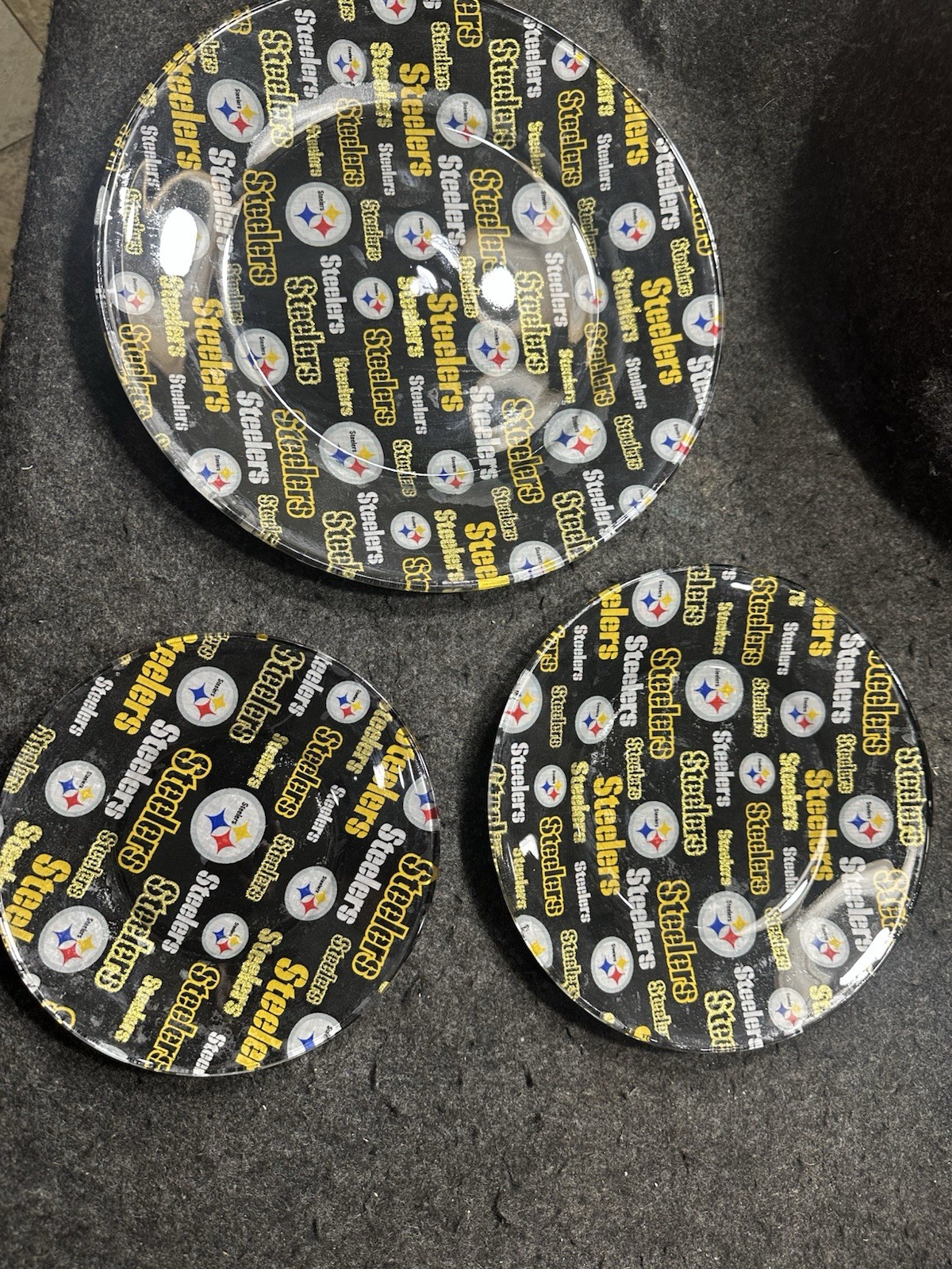 Pittsburgh Steelers lot of 3 13″ 10 and 8″ plates Advertisement & Gloves