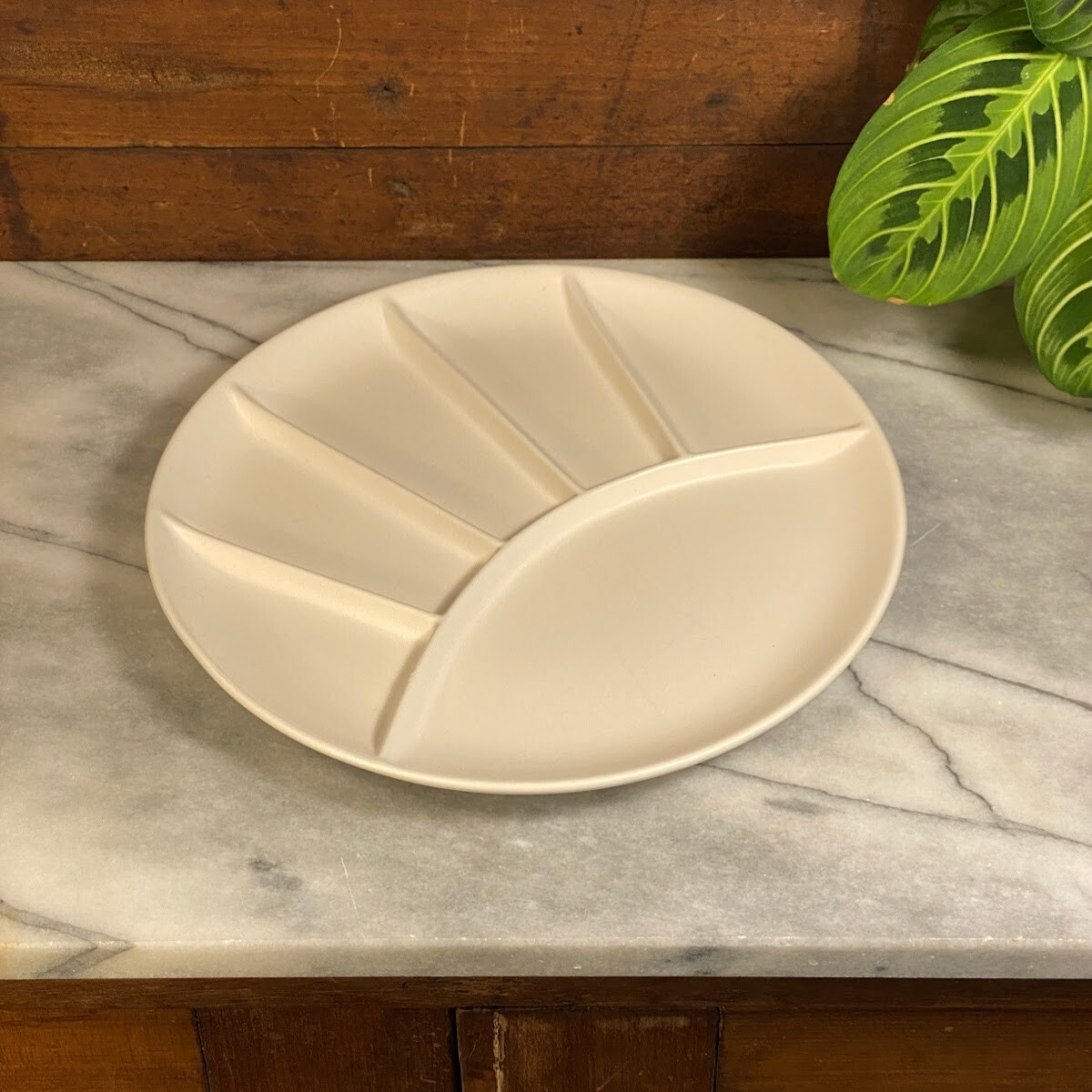 Vintage Japanese White Ivory Stoneware 9″ Divided Round Plates ~ Set of 6