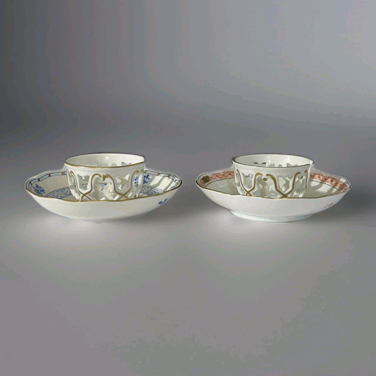 Pair Herend Hungary Trembleuse Saucers #713 Blue & Rust Indian Basket Gold Trim.
