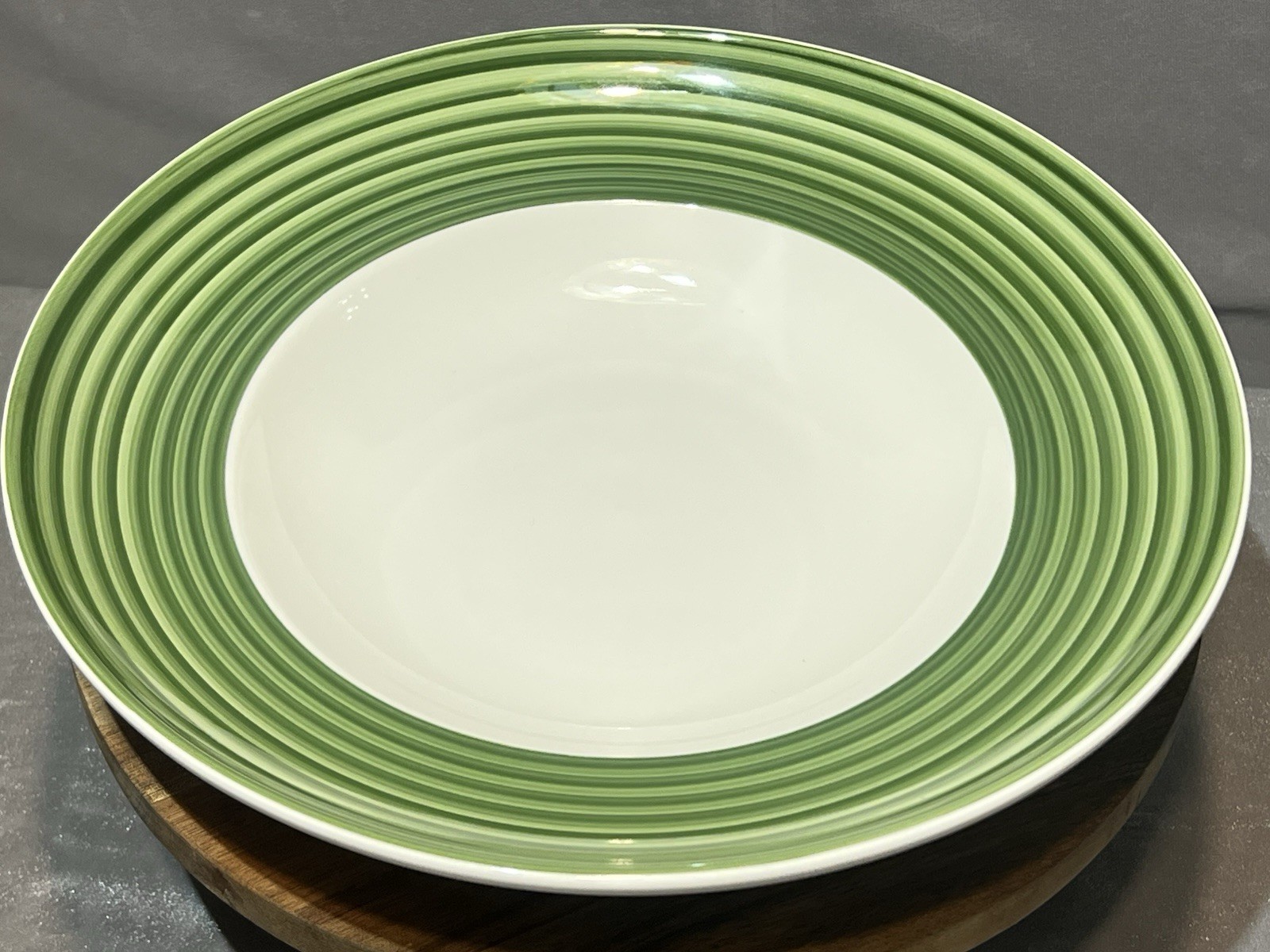 Tuxton Concentrix Cilantro Green 12” Pasta Bowl 24.5 Oz Restaurant Ware Unused