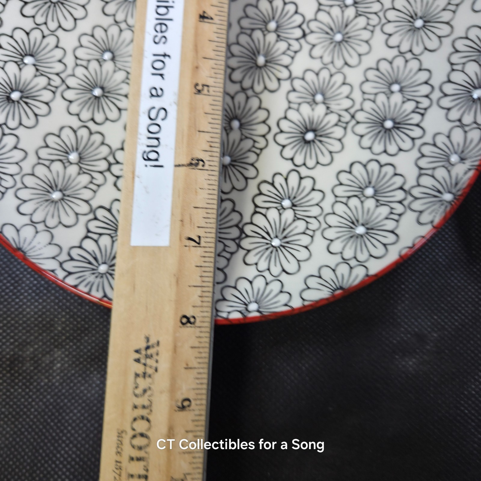 Set of 2 Yokohama Studio Japan Salad Plates 8″ Grey Daisy Red Rim Handpainted
