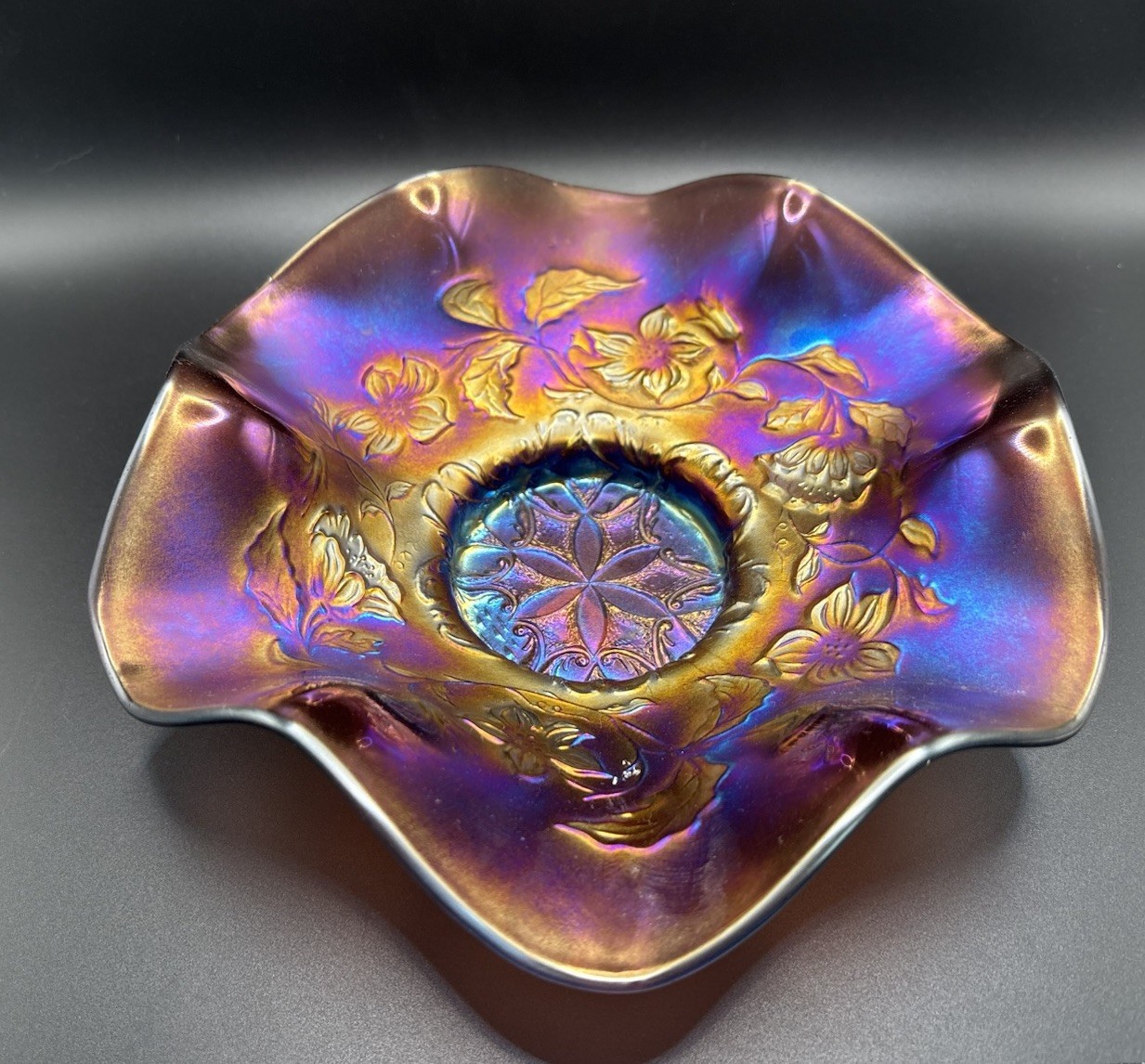 Dugan-Diamond Six Petals Carnival Glass Ruffled Bowl, Purple/Amethyst 7.5”