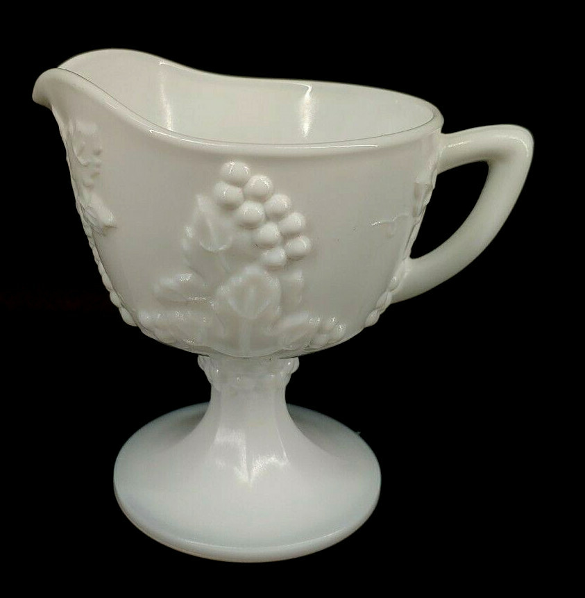 Colony Indiana White Milk Glass Harvest Grape Creamer Cream Pitcher mADI