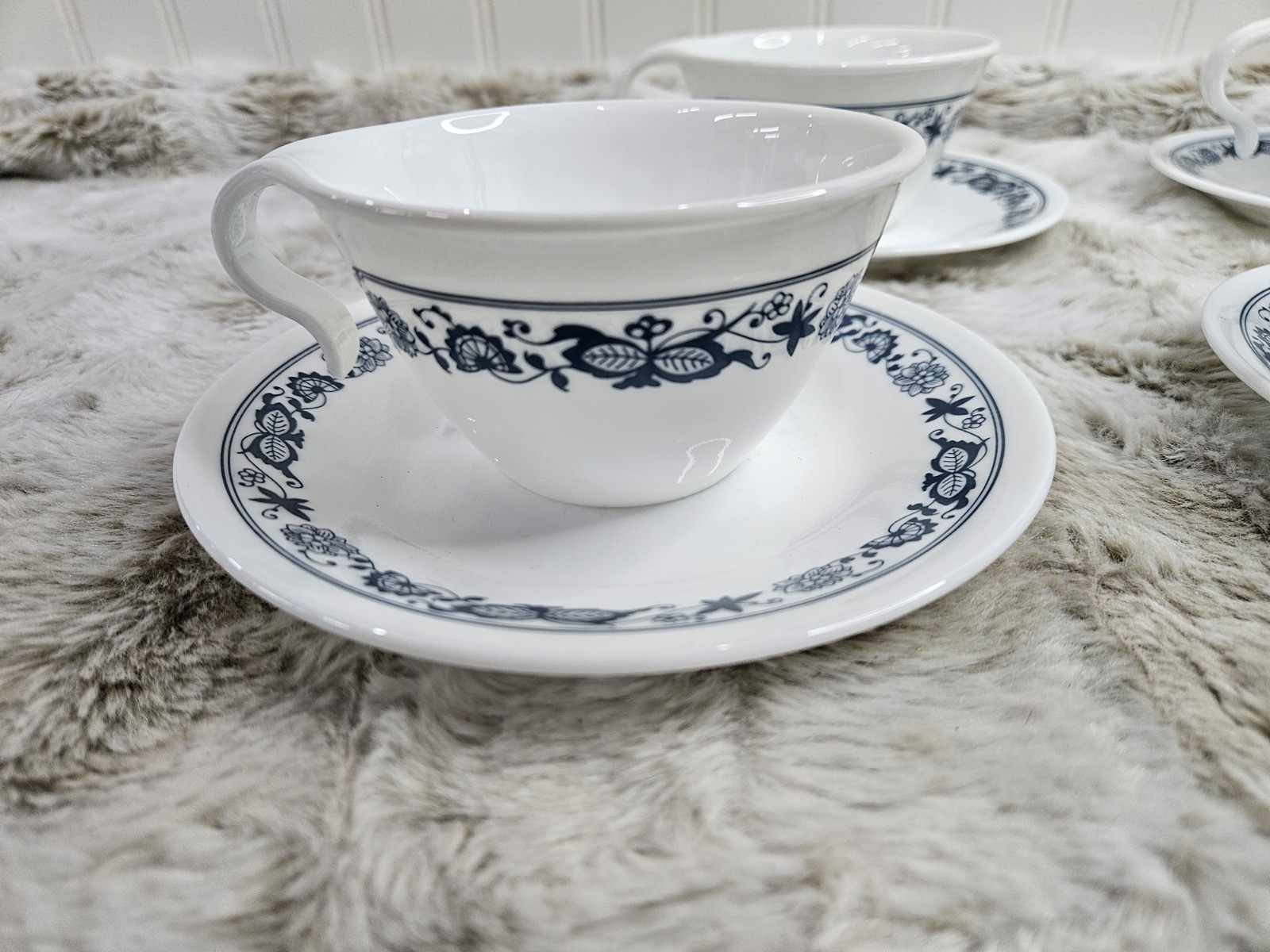 Vintage Corelle Old Town Blue Onion Set of 4 Hook Handle Cups & Saucers Mugs USA