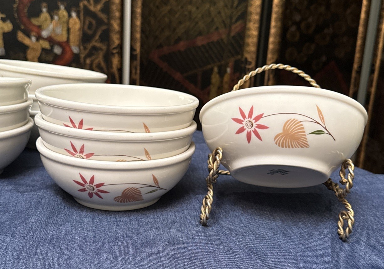 Syracuse China Hearts & Daisies Bowls Set of 4 Vintage 1958 Cereal 5.75″ SY438