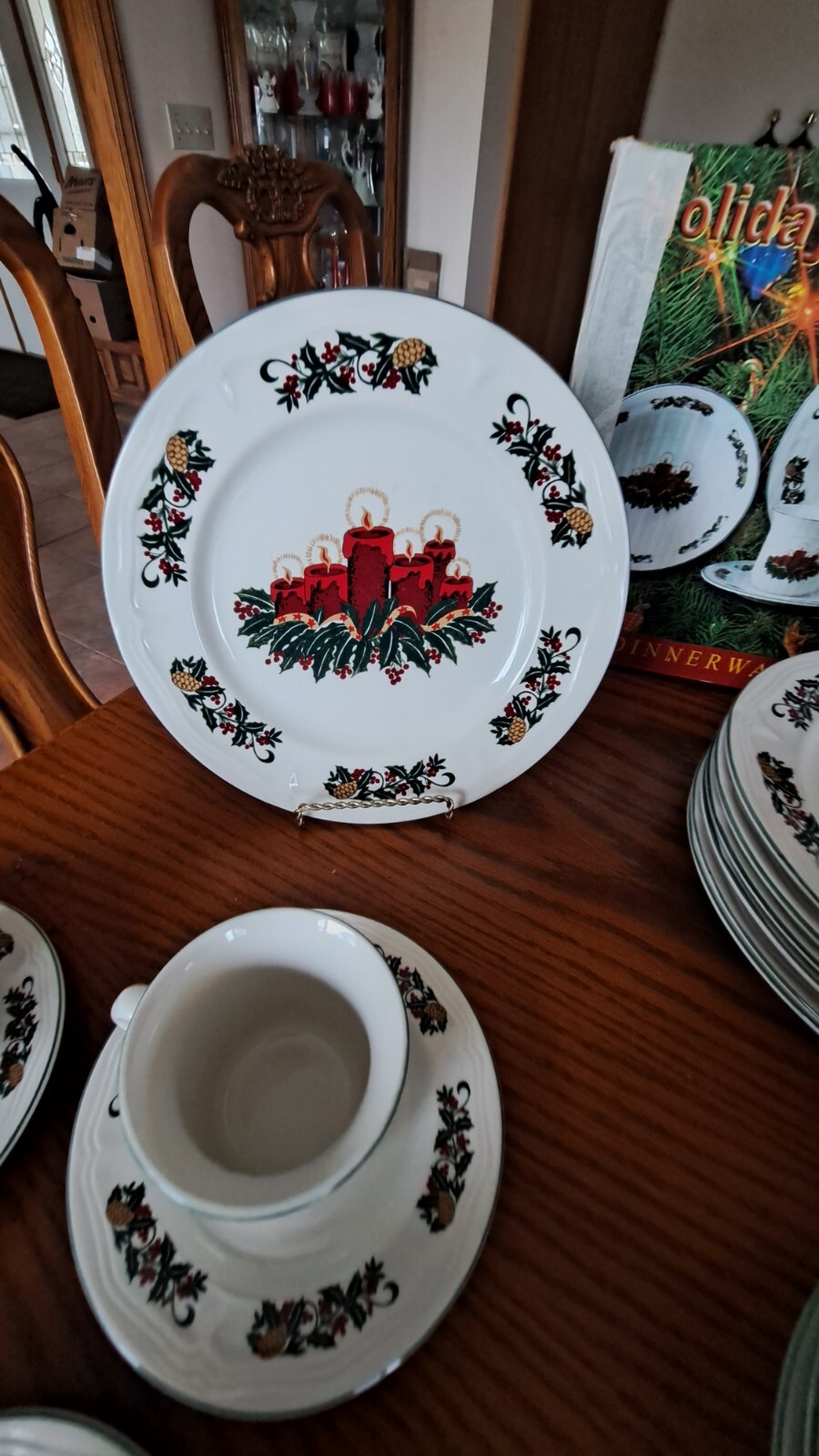 GEI Vintage Beautiful Christmas Candle Pattern 31 Piece Dinnerware Grouping
