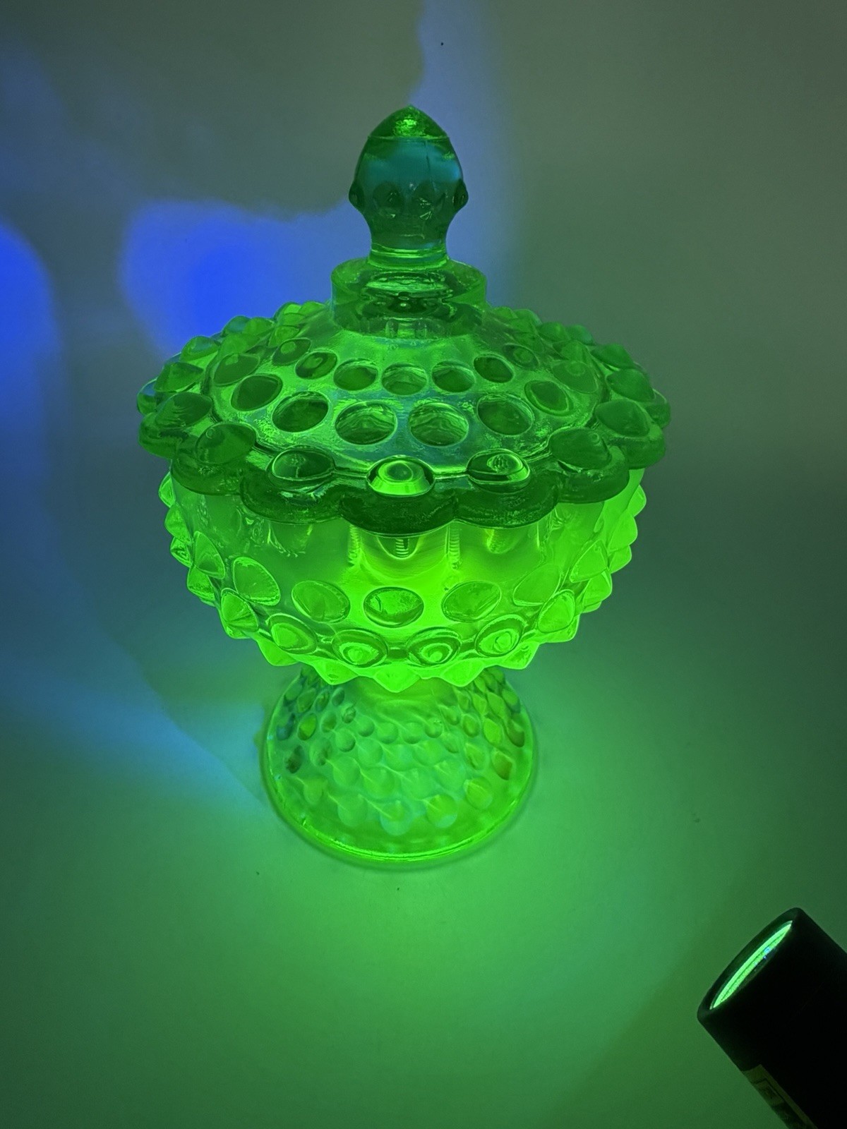 Vtg Fenton 1959 Emerald Green Opalescent Hobnail Lidded Candy Bowl Crack Glows