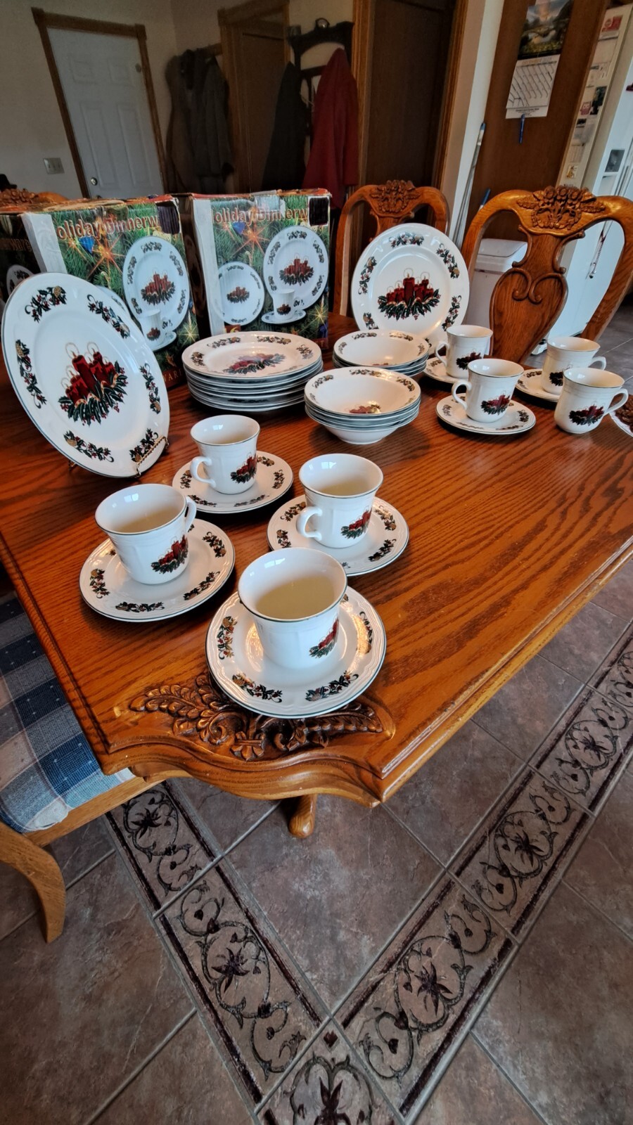 GEI Vintage Beautiful Christmas Candle Pattern 31 Piece Dinnerware Grouping