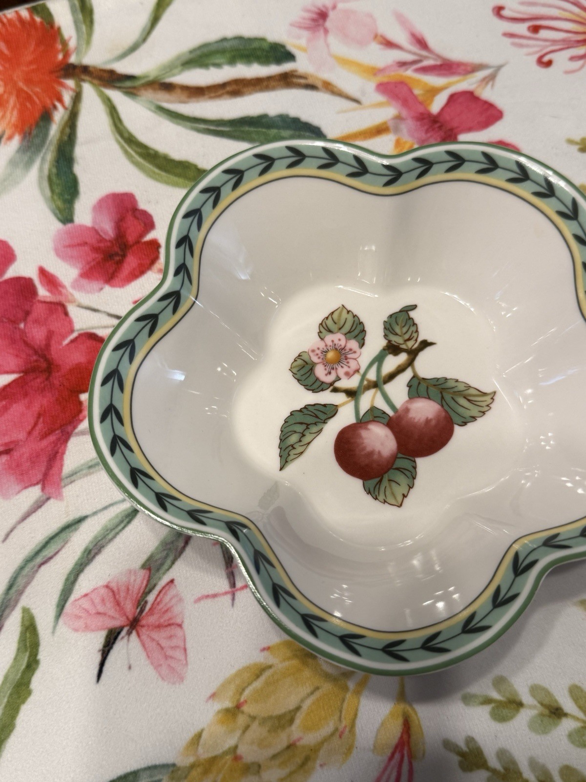 Villeroy & Boch French Garden Cherry Serving Bowl 6″ Candy Nuts Fruit Scalloped