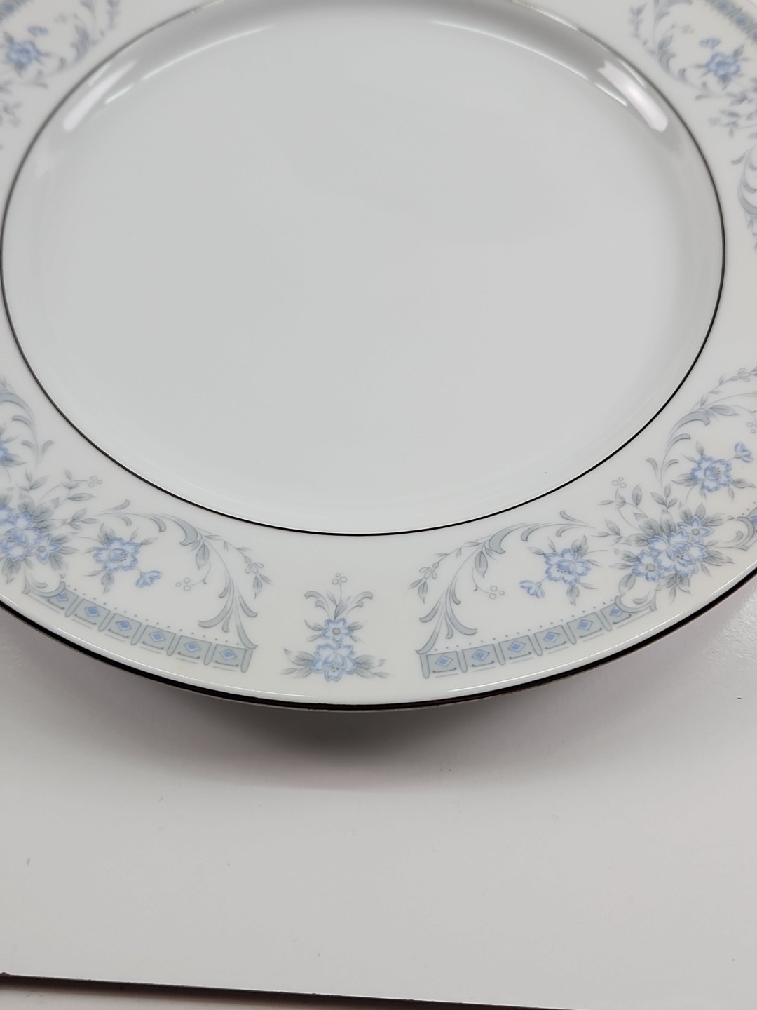 1985 Sheffield Porcelain Fine China 10.25″ Dinner Plates Blue Whisper Japan