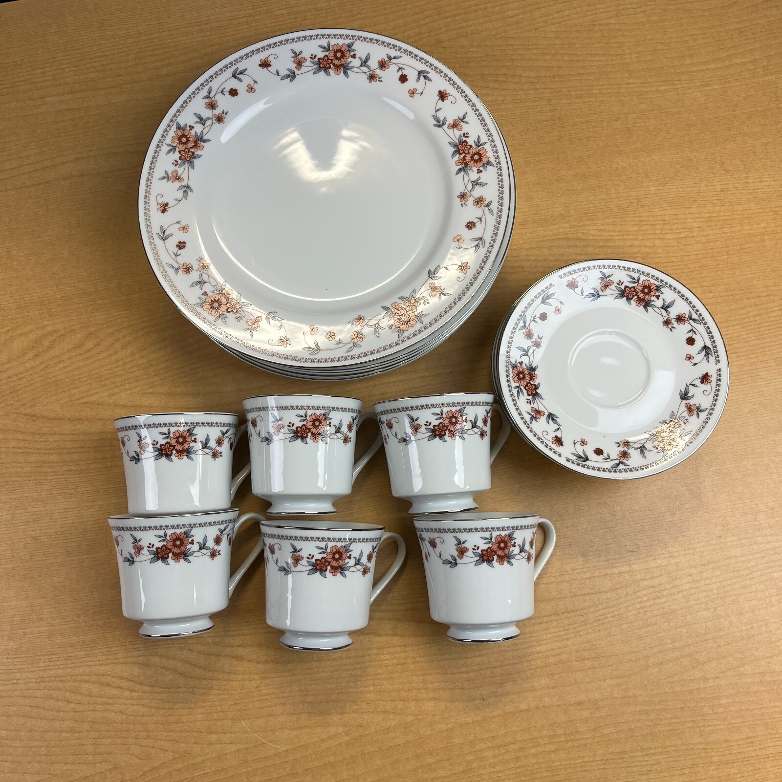 Sheffield Anniversary Porcelain Fine China full set 18 Piece