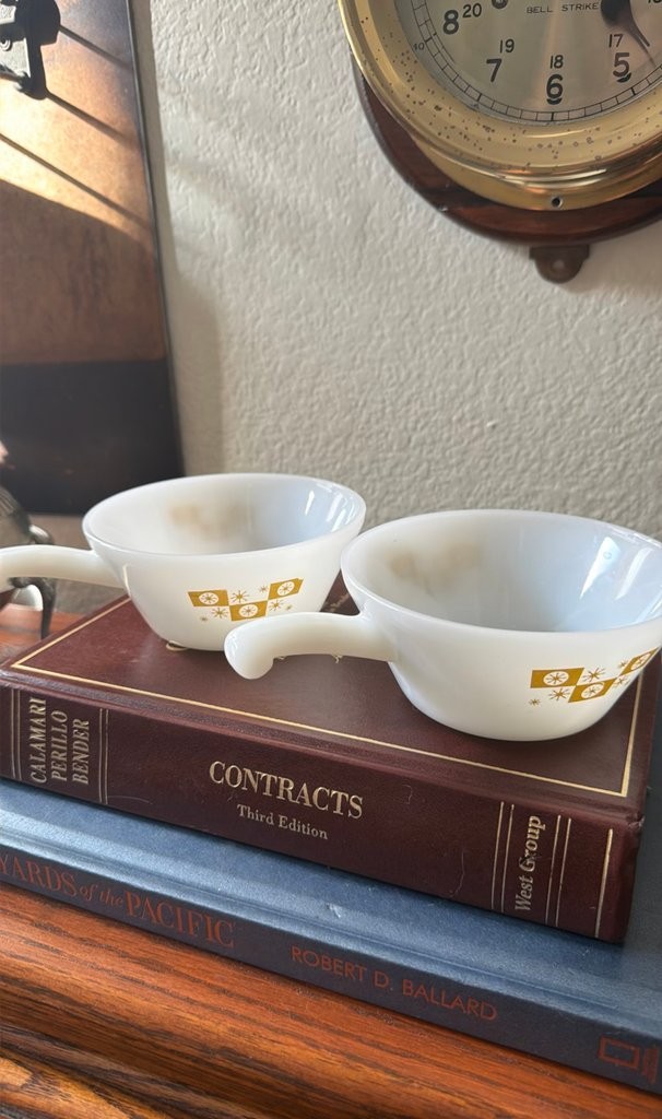 Vintage Pyrex Snowflake Garland Milk Glass Cups
