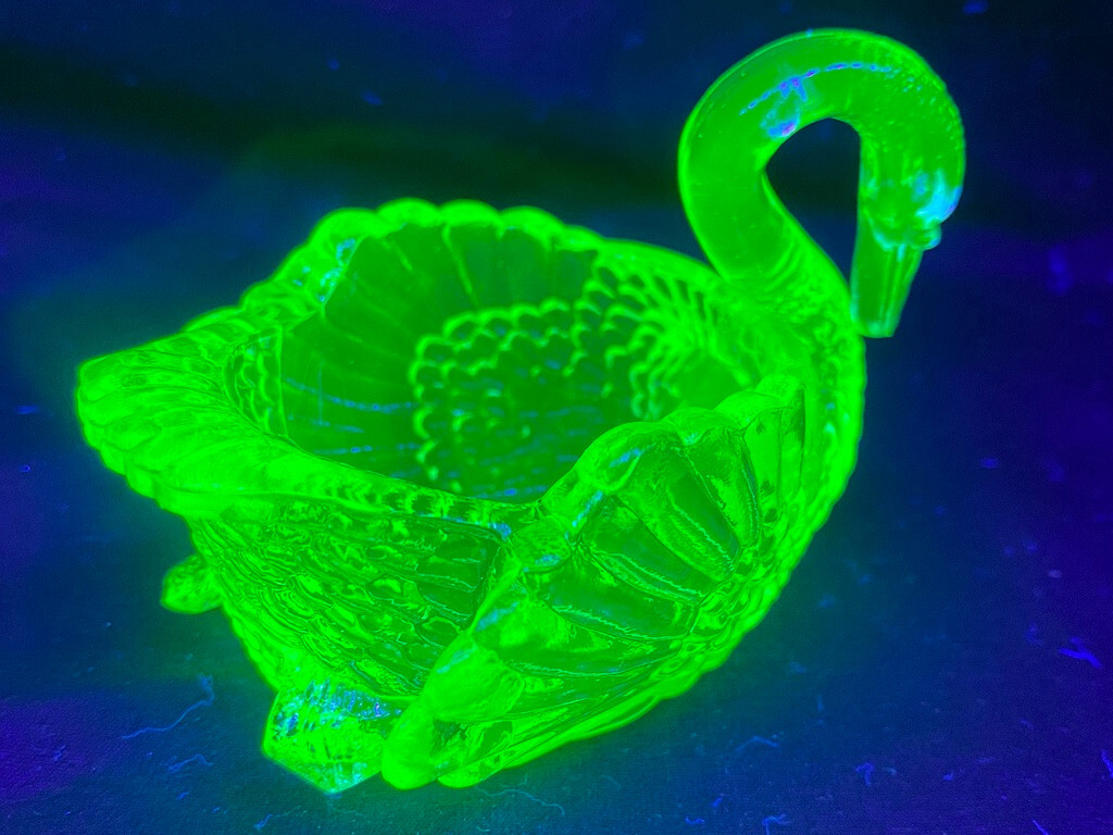 Green Vaseline uranium glass Swan / Easter eggs salt cellar dip duck dish yellow