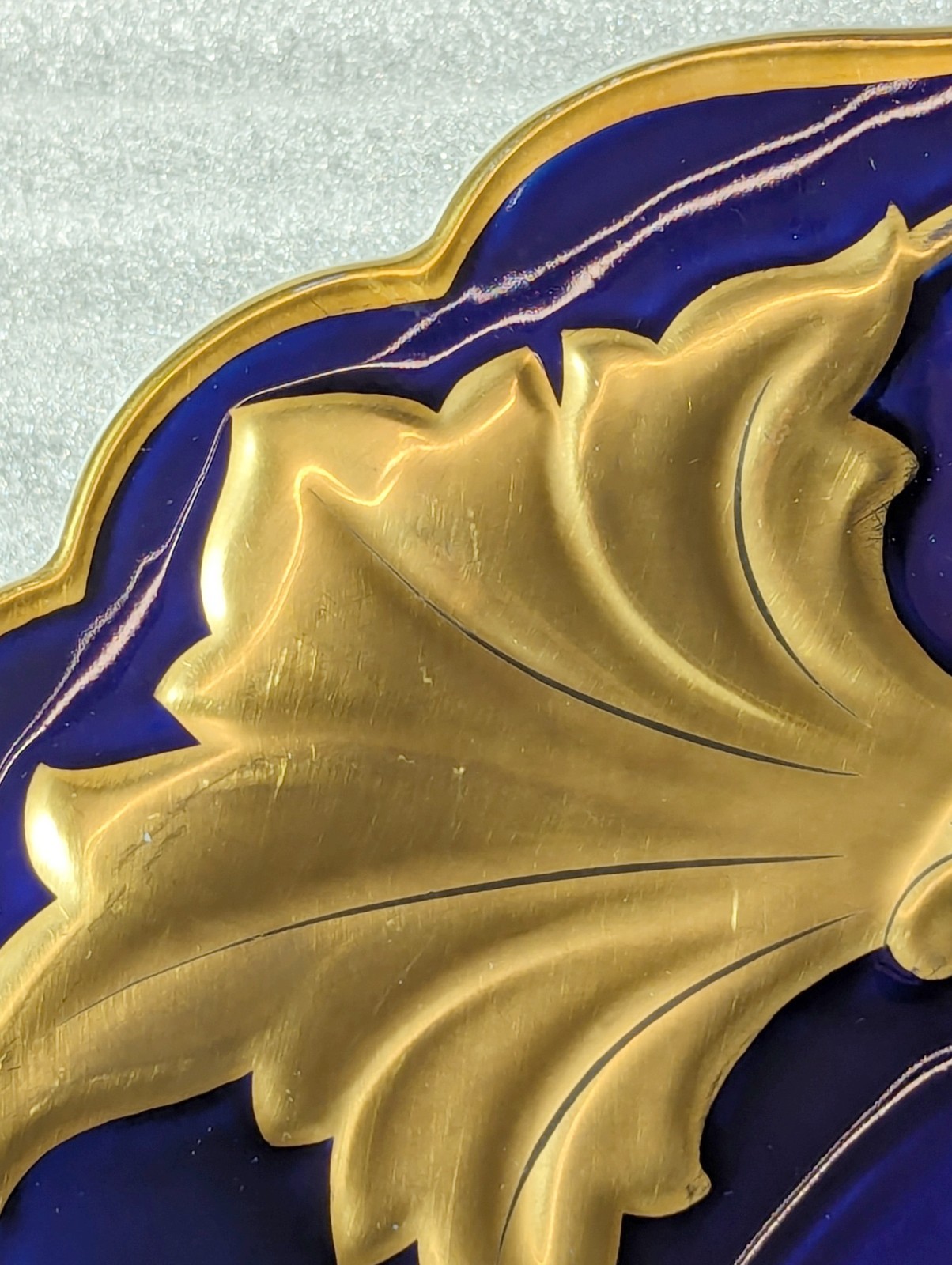 Weimar Porzellan Jutta Echt Kobalt 12.5″ Decorative Plate 522/66 – Gold Gilt