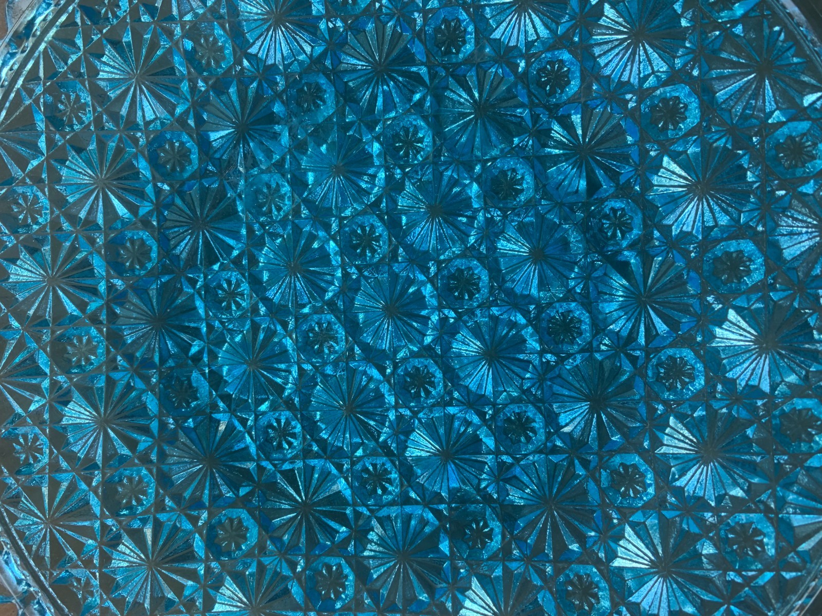 Daisy And Button Aqua Star Round Plate Scallop Edge 10-3/8″