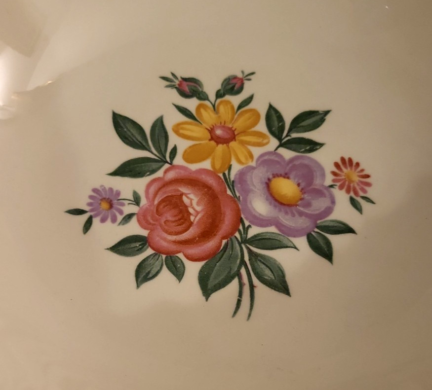W. S. George Bolero Romance Deep 9 in Vegetable Serving Bowl Round VTG USA 1943